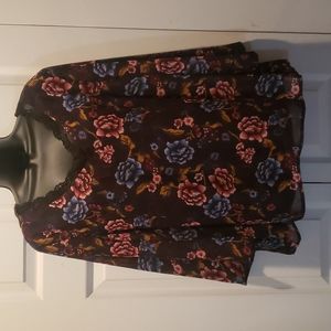 MASSINI ladies v-neck floral blouse with sheer elbow length sleeves